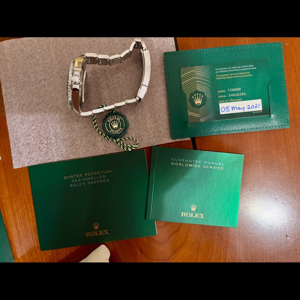 NWT Rolex Sea-Dweller 43 mm - Picture 4 of 6